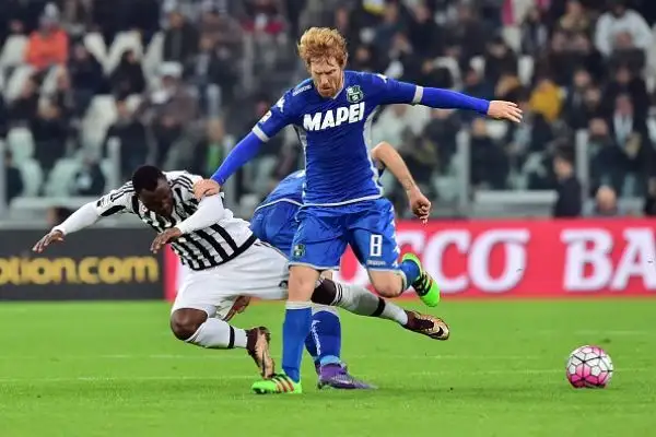 Magia di Dybala, la Juve fugge: +6. I bianconeri battono di misura il Sassuolo. Vicino il record assoluto d'imbattibilità per Buffon.