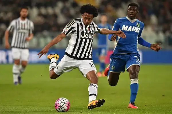 Magia di Dybala, la Juve fugge: +6. I bianconeri battono di misura il Sassuolo. Vicino il record assoluto d'imbattibilità per Buffon.
