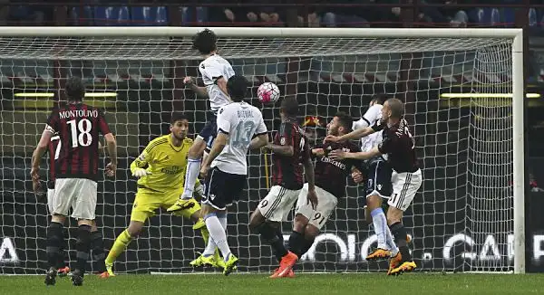 Due gol, di Paolo e Bacca, nei primi 15', poi tanta buona volontà, ma poche occasioni. Il Milan resta lontanissimo dalla zona Champions, Lazio tagliata fuori dall'Europa League.