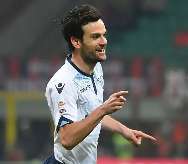 Due gol, di Paolo e Bacca, nei primi 15', poi tanta buona volontà, ma poche occasioni. Il Milan resta lontanissimo dalla zona Champions, Lazio tagliata fuori dall'Europa League.