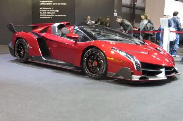 Grande spettacolo a Fiera Milano Rho per il salone delle auto d'epoca.