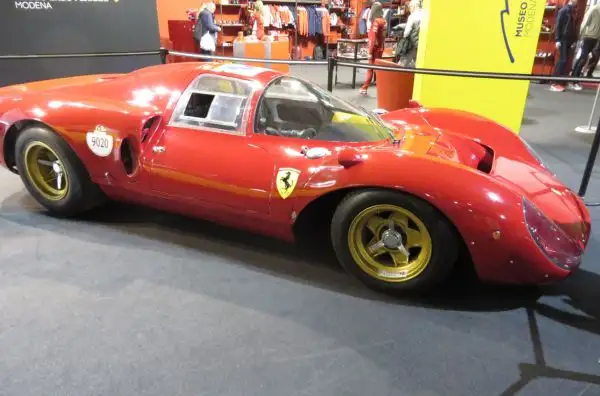 Grande spettacolo a Fiera Milano Rho per il salone delle auto d'epoca.