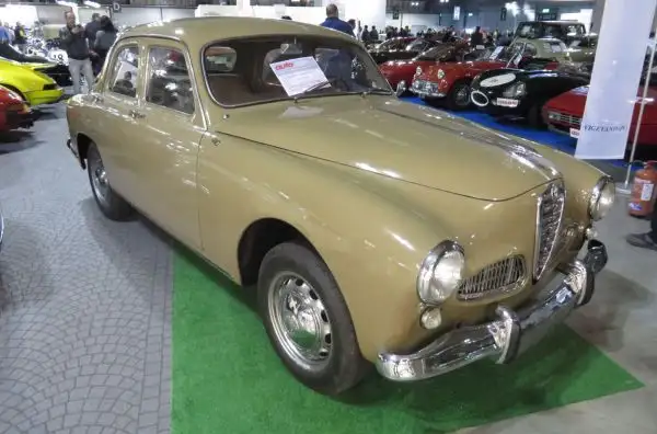 Grande spettacolo a Fiera Milano Rho per il salone delle auto d'epoca.