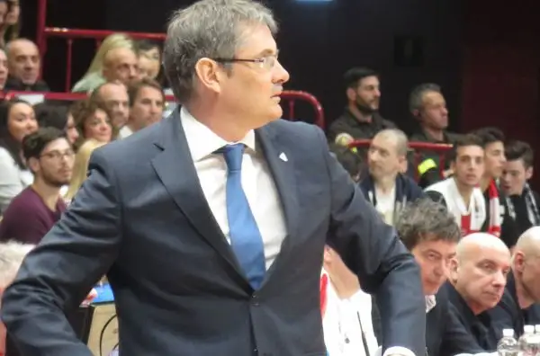 L'Olimpia, trascinata da Gentile e Batista, si aggiudica il derby contro i brianzoli, privi di Fesenko.