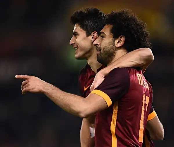 Festa giallorossa all'Olimpico e terzo posto ora occupato in solitaria dai capitolini (a -5 dalla vetta). In gol El Shaarawy, Salah (doppietta) e Perotti, inutile il rigore di Ilicic.