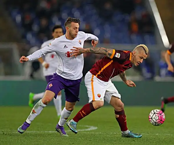 Festa giallorossa all'Olimpico e terzo posto ora occupato in solitaria dai capitolini (a -5 dalla vetta). In gol El Shaarawy, Salah (doppietta) e Perotti, inutile il rigore di Ilicic.