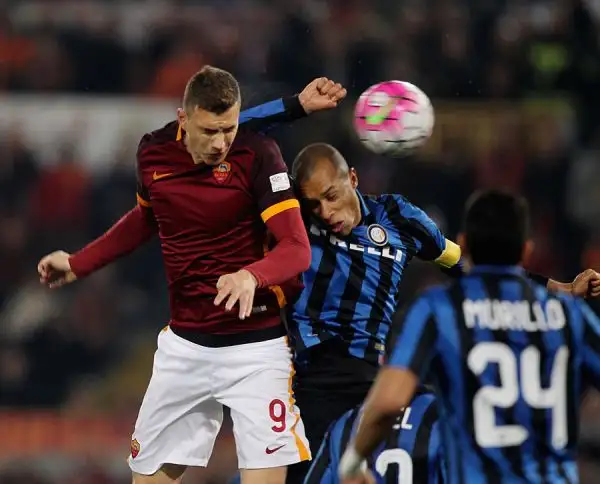 Perisic illude gli ospiti, raggiunti nel finale da Nainggolan che conserva il +5 dei giallorossi nella corsa al terzo posto che vale la Champions League.