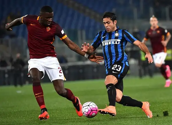 Perisic illude gli ospiti, raggiunti nel finale da Nainggolan che conserva il +5 dei giallorossi nella corsa al terzo posto che vale la Champions League.