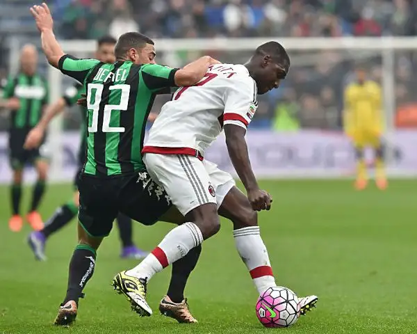 Delude il Milan, sconfitto a Reggio Emilia per 2-0 dal Sassuolo: i neroverdi affondano il Diavolo con le reti di Duncan (sinistro potente) e Sansone, Mihajlovic espulso per proteste
