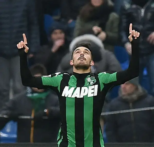 Delude il Milan, sconfitto a Reggio Emilia per 2-0 dal Sassuolo: i neroverdi affondano il Diavolo con le reti di Duncan (sinistro potente) e Sansone, Mihajlovic espulso per proteste