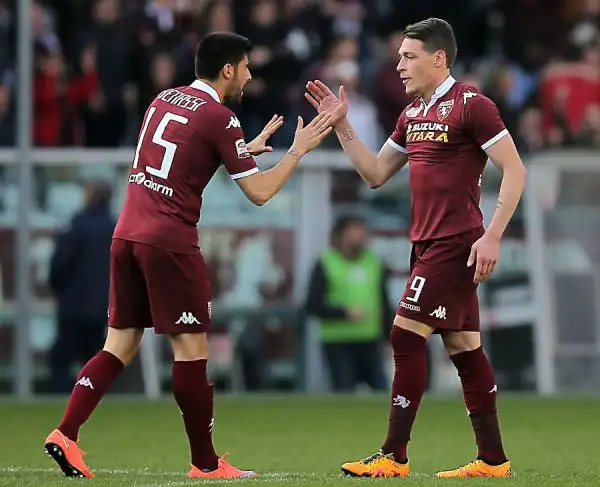 La Juventus rialza subito la testa dopo l'eliminazione dalla Champions League superando per 4-1 il Torino nel derby. Nella ripresa protesta per il gol  del 2-2 annullato a Maxi Lopez.