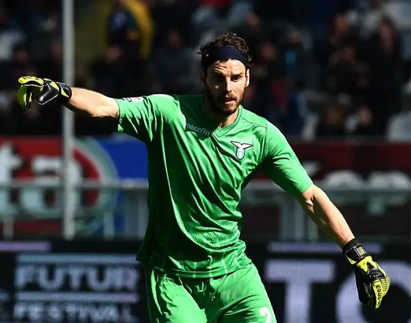 All'Olimpico un buon Toro va avanti con Belotti, ma spreca motlo e sbaglia un calcio di rigorecon Immobile e viene raggiunto dal penalty di Biglia nella ripresa.