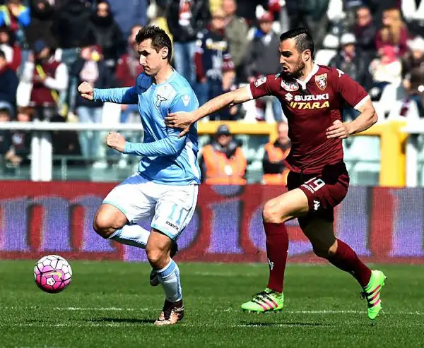 All'Olimpico un buon Toro va avanti con Belotti, ma spreca motlo e sbaglia un calcio di rigorecon Immobile e viene raggiunto dal penalty di Biglia nella ripresa.