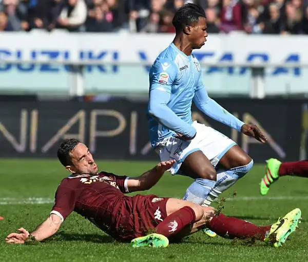 All'Olimpico un buon Toro va avanti con Belotti, ma spreca motlo e sbaglia un calcio di rigorecon Immobile e viene raggiunto dal penalty di Biglia nella ripresa.