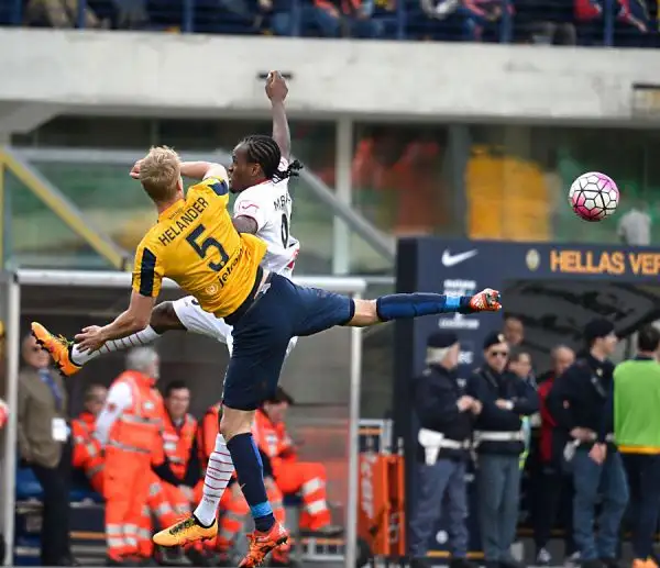 Tre punti d'oro per il Carpi a Verona, a Di Gaudio risponde Ionita ma una punizione meravigliosa di Lasagna regala agli emiliani l'aggancio al Palermo al terzultimo posto.