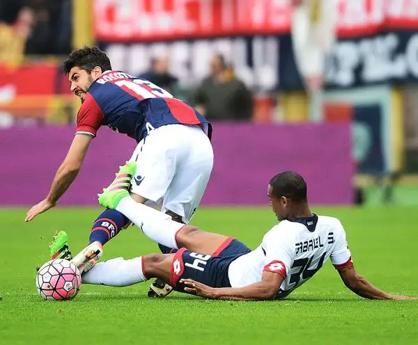 Al Dall'Ara il Bologna di Donadoni piega il Genoa con una rete per tempo di Floccari e Giaccherini e conquista tre punti d'oro che valgono di fatto la salvezza per gli emiliani.