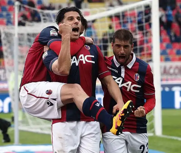 Al Dall'Ara il Bologna di Donadoni piega il Genoa con una rete per tempo di Floccari e Giaccherini e conquista tre punti d'oro che valgono di fatto la salvezza per gli emiliani.
