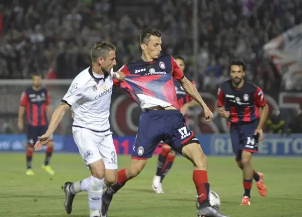 Lo 0-0 con lo Spezia posticipa l'appuntamento con la promozione in A per i pitagorici.