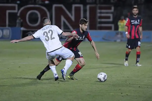 Lo 0-0 con lo Spezia posticipa l'appuntamento con la promozione in A per i pitagorici.