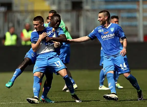 I gol di Pucciarelli e Zielinski regalano la salvezza matematica all'Empoli e aggravano la crisi dei viola nell'anticipo di serie A delle 12.30 al Castellani.