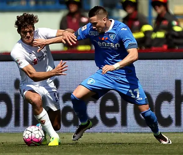I gol di Pucciarelli e Zielinski regalano la salvezza matematica all'Empoli e aggravano la crisi dei viola nell'anticipo di serie A delle 12.30 al Castellani.