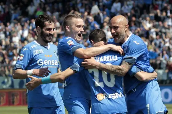 I gol di Pucciarelli e Zielinski regalano la salvezza matematica all'Empoli e aggravano la crisi dei viola nell'anticipo di serie A delle 12.30 al Castellani.