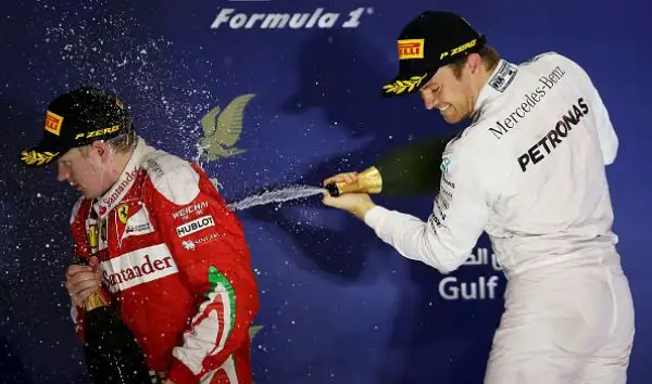 Rosberg domina, Raikkonen secondo. Il finlandese riscatta parzialmente la Ferrari dopo l'uscita di Vettel.