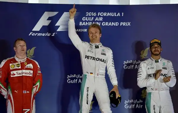 Rosberg domina, Raikkonen secondo. Il finlandese riscatta parzialmente la Ferrari dopo l'uscita di Vettel.