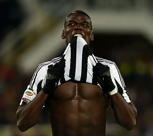 La squadra di Allegri si impone a Firenze battendo una indomita Fiorentina con le reti di Mandzukic e Morata. Buffon, ancora una volta strepitoso, para nel finale il penalty a Kalinic.