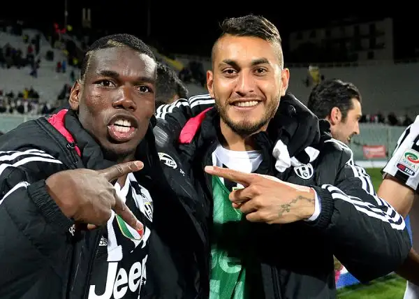 La squadra di Allegri si impone a Firenze battendo una indomita Fiorentina con le reti di Mandzukic e Morata. Buffon, ancora una volta strepitoso, para nel finale il penalty a Kalinic.