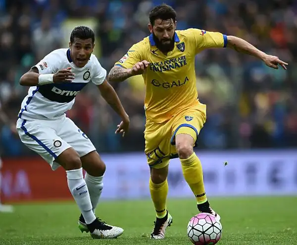 L’Inter al ‘Matusa’ soffre fino a metà ripresa ma piega il Frosinone proprio nel suo momento migliore con un colpo di testa di Icardi. 