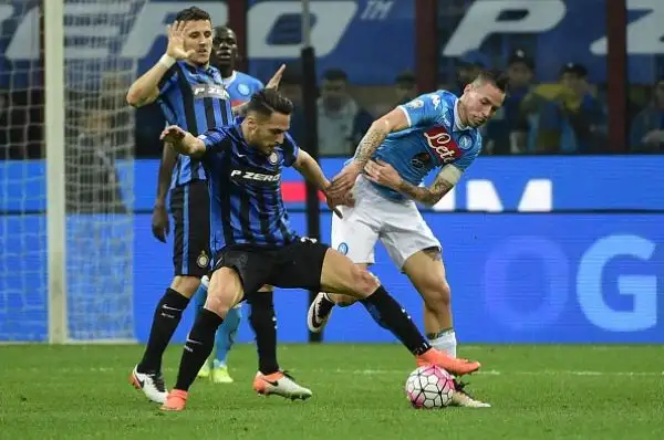 Hamsik 5,5. Altro esame di maturità fallito, anche se è l'ultimo ad arrendersi.