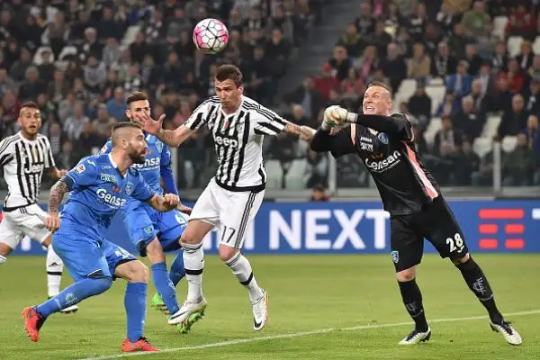 Juve infallibile, ci pensa Mandzukic. I bianconeri superano per 1-0 l'Empoli in casa e mettono pressione al Napoli.