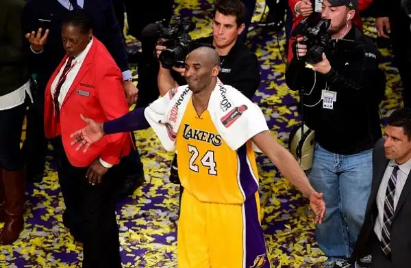 Per il suo addio al basket Bryant ha regalato ai suoi tifosi 60 punti e ai Lakers una rimonta incredibile.