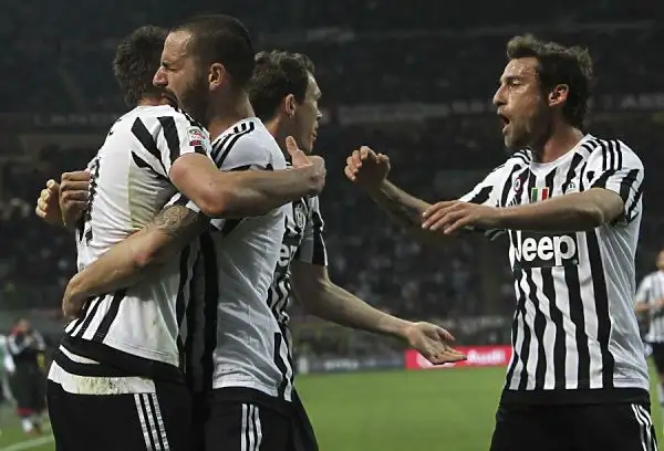 Colpaccio esterno della Juventus che piega in rimonta il Milan, in vantaggio con Alex,  con i gol di Mandzukic e Pogba e fa un grande passo avanti verso il titolo.
