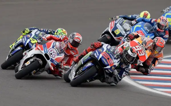 Vince Marquez, Rossi secondo. Suicidio Ducati. Jorge Lorenzo a terra.