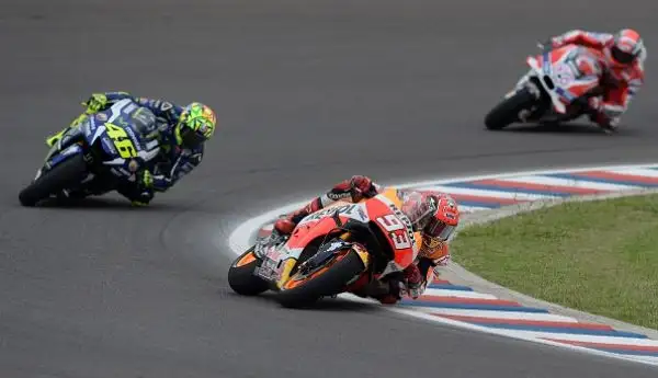 Vince Marquez, Rossi secondo. Suicidio Ducati. Jorge Lorenzo a terra.