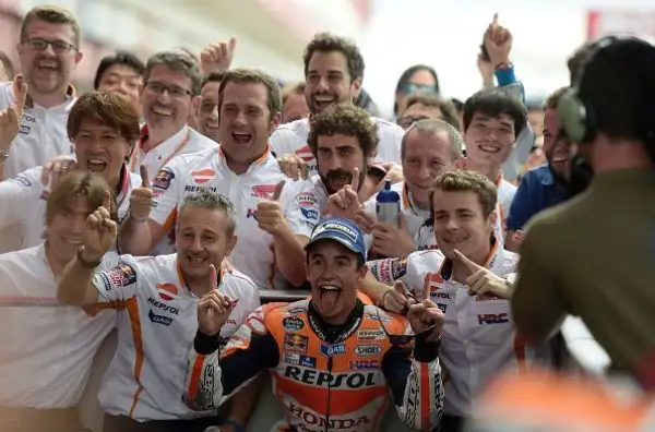 Vince Marquez, Rossi secondo. Suicidio Ducati. Jorge Lorenzo a terra.