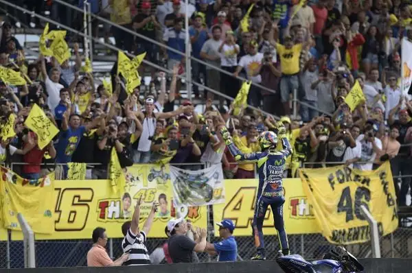Vince Marquez, Rossi secondo. Suicidio Ducati. Jorge Lorenzo a terra.