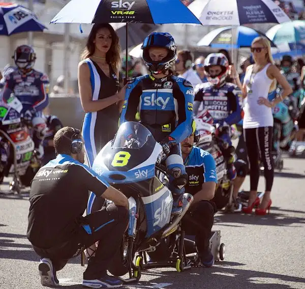 Le immagini delle splendide ragazze che hanno riempito i paddock e la pit lane durante il week end del GP Superbike di Jerez dominato dalla Yamaha di Valentino Rossi.