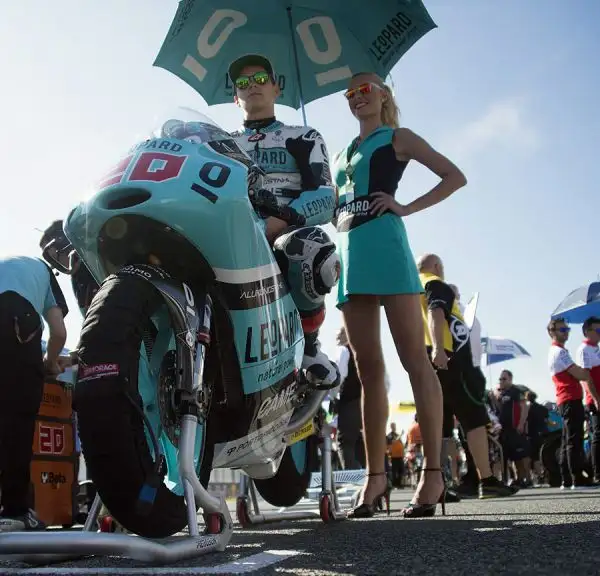 Le immagini delle splendide ragazze che hanno riempito i paddock e la pit lane durante il week end del GP Superbike di Jerez dominato dalla Yamaha di Valentino Rossi.