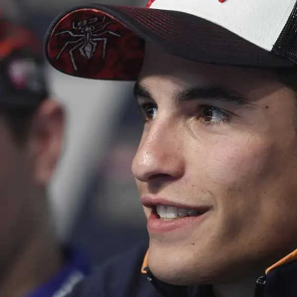 Jorge Lorenzo ha dominato anche le seconde prove libere migliorandosi di sette decimi rispetto al mattino. Passo avanti anche per Valentino che ha limato quasi mezzo secondo al suo crono.