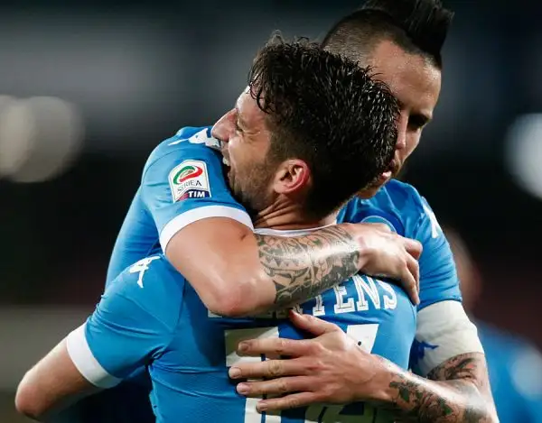 Il Napoli spazza via il Bologna. Gabbiadini con una doppietta che chiude la gara già nel primo tempo. E Mertens la chiude addirittura con una tripletta. In gol anche David Lopez.