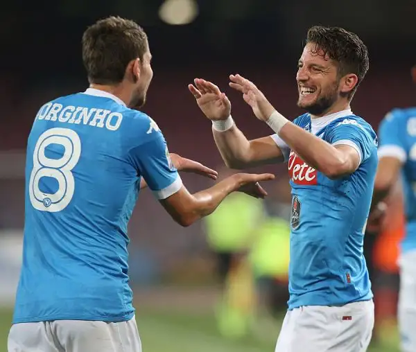 Il Napoli spazza via il Bologna. Gabbiadini con una doppietta che chiude la gara già nel primo tempo. E Mertens la chiude addirittura con una tripletta. In gol anche David Lopez.