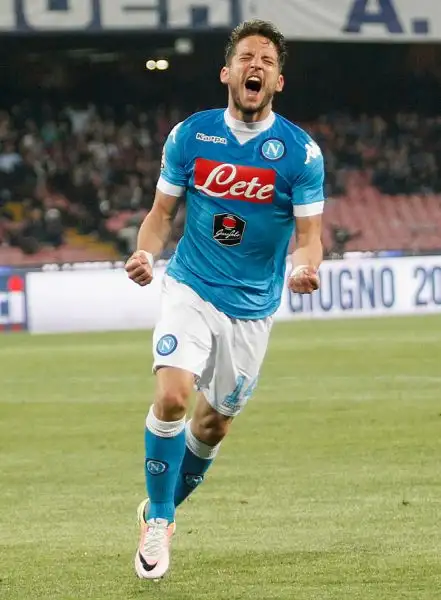 Il Napoli spazza via il Bologna. Gabbiadini con una doppietta che chiude la gara già nel primo tempo. E Mertens la chiude addirittura con una tripletta. In gol anche David Lopez.