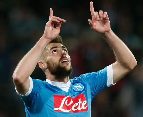 Il Napoli spazza via il Bologna. Gabbiadini con una doppietta che chiude la gara già nel primo tempo. E Mertens la chiude addirittura con una tripletta. In gol anche David Lopez.
