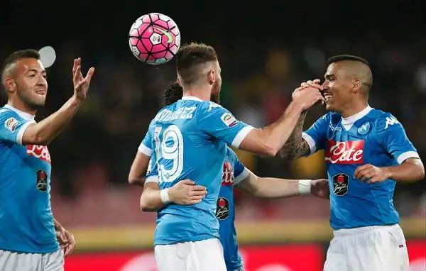 Il Napoli spazza via il Bologna. Gabbiadini con una doppietta che chiude la gara già nel primo tempo. E Mertens la chiude addirittura con una tripletta. In gol anche David Lopez.