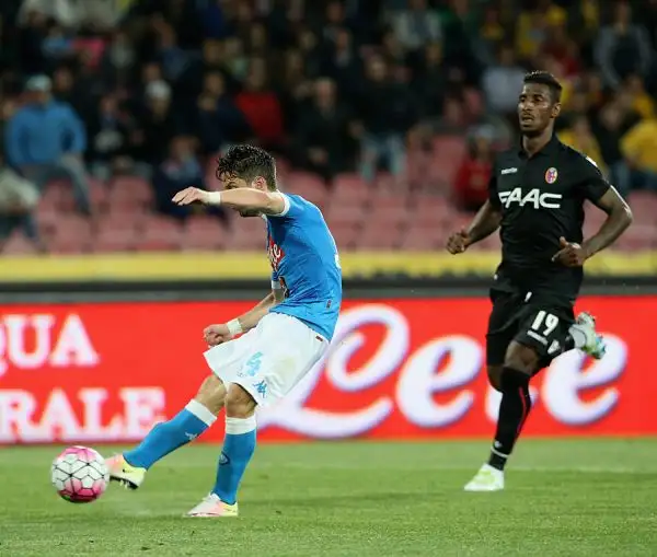 Il Napoli spazza via il Bologna. Gabbiadini con una doppietta che chiude la gara già nel primo tempo. E Mertens la chiude addirittura con una tripletta. In gol anche David Lopez.