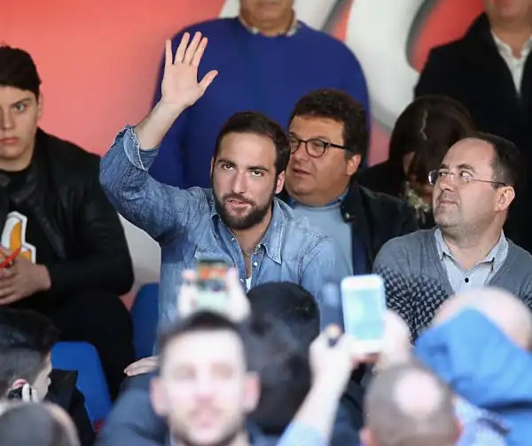 Il Napoli reagisce e si rialza dopo la dolorosa sconfitta di Udine e la maxi squalifica a Gonzalo Higuain. Di Gabbiadini, Insigne e Callejon i gol peri campani.