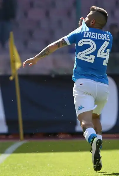 Il Napoli reagisce e si rialza dopo la dolorosa sconfitta di Udine e la maxi squalifica a Gonzalo Higuain. Di Gabbiadini, Insigne e Callejon i gol peri campani.
